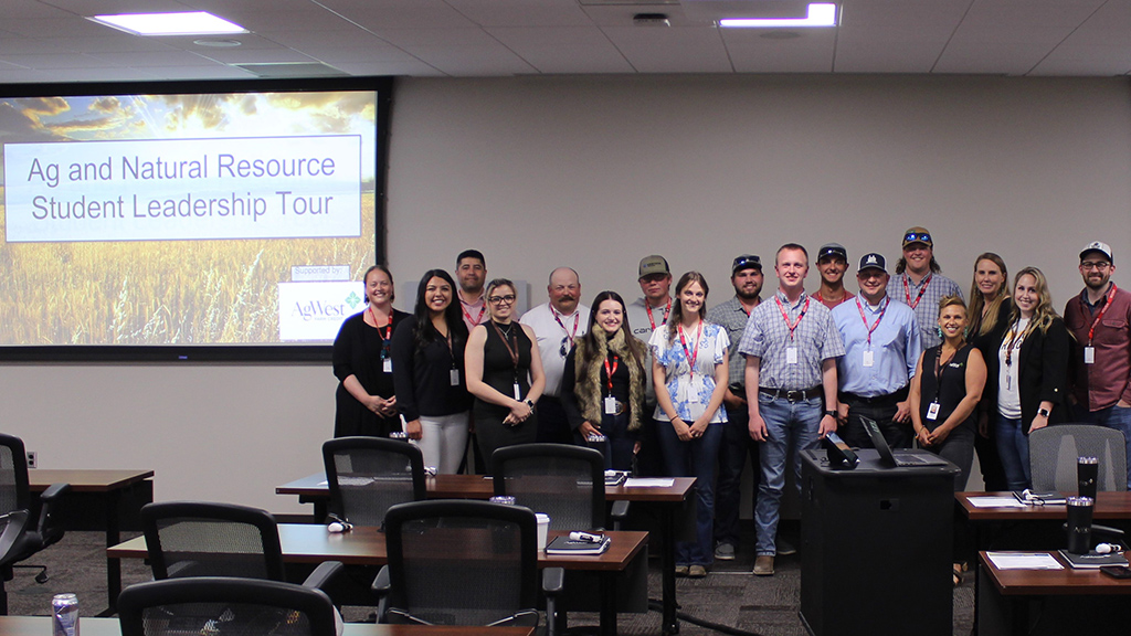 WWCC Ag and Natural Resources student leadership tour group photo